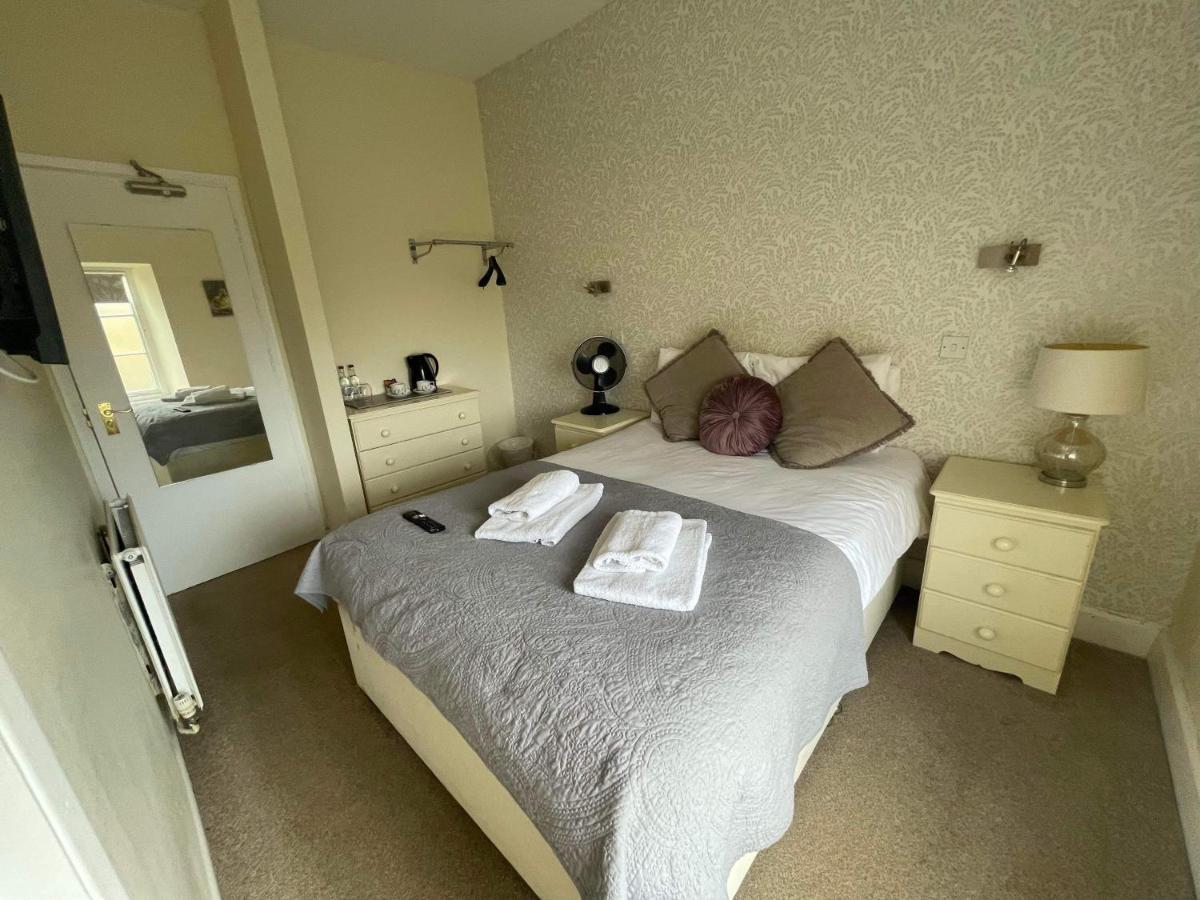 The Bell Inn Ducklington Экстерьер фото