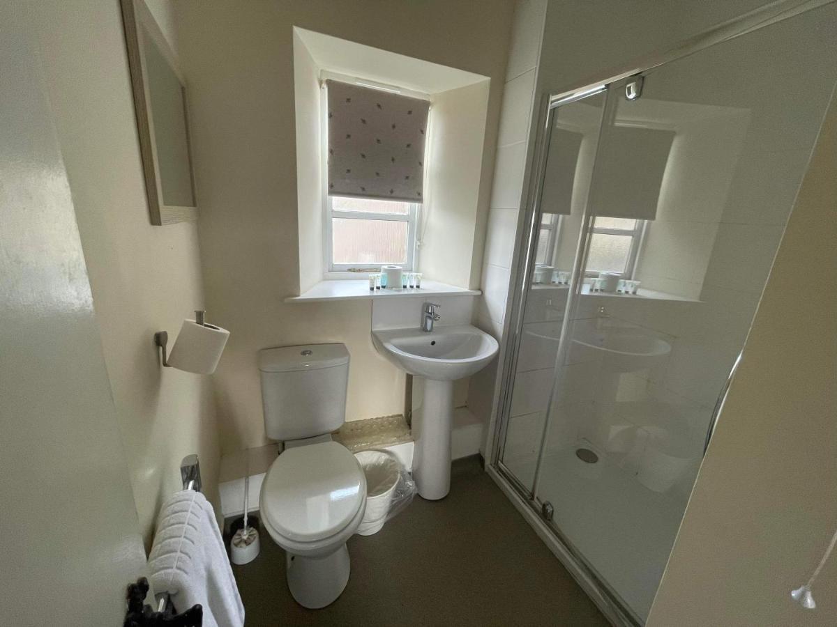 The Bell Inn Ducklington Экстерьер фото